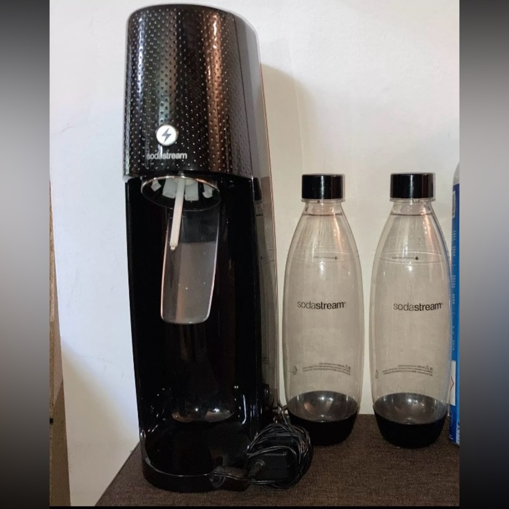 SodaStream Sparkling Water Seltzer Soda Machine Maker - Black 2 Bottles (EUC)